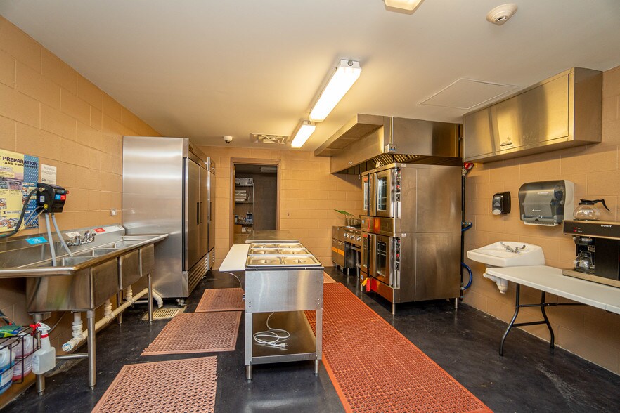 More Photos Of 7044 Interstate 10, Sealy Distribution For Sale