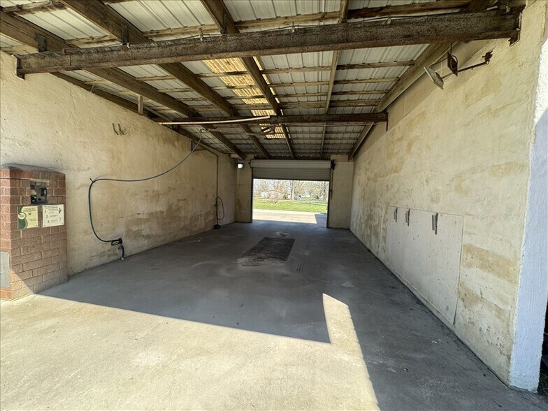 More Photos Of 204 Maple St, Clarence Carwash For Sale