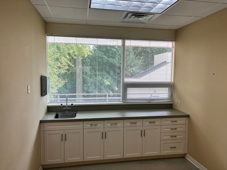 More Photos Of 220 Ridgedale Ave, Florham Park Office For Sale