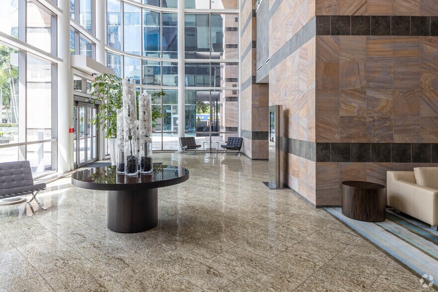 More Photos Of 1 E Broward Blvd, Fort Lauderdale Office Residential For Lease