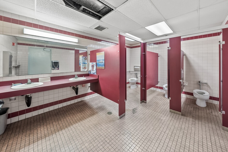 More Photos Of 33 N Fir St, Medford Industrial For Sale
