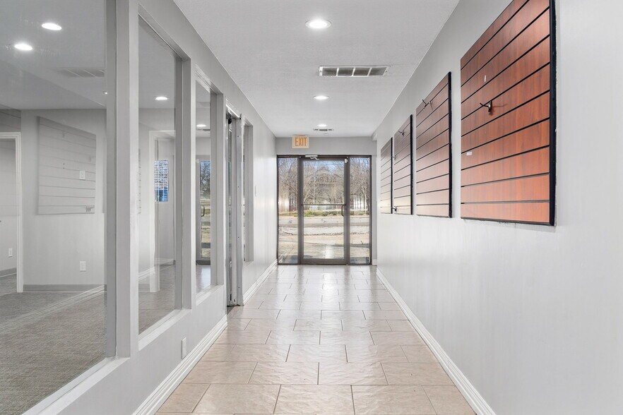 More Photos Of 7604 Baker Blvd, Richland Hills Freestanding For Lease