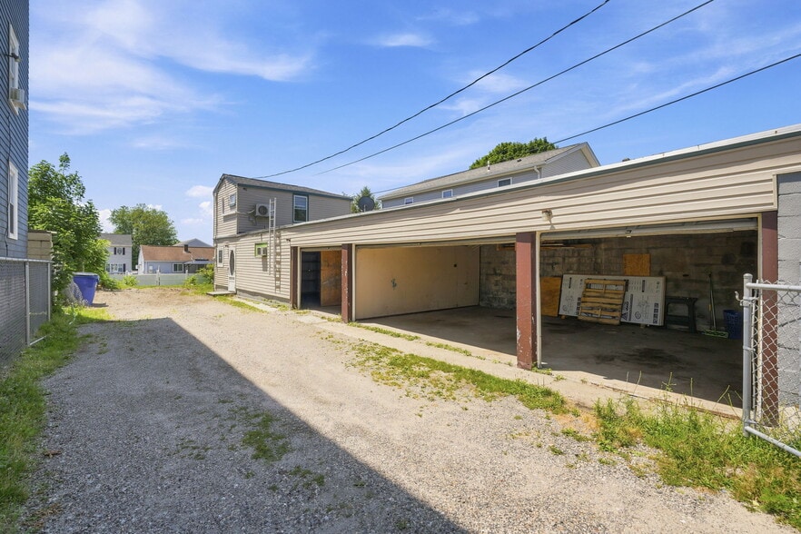 More Photos Of 415 Anthony St, Fall River Flex For Sale
