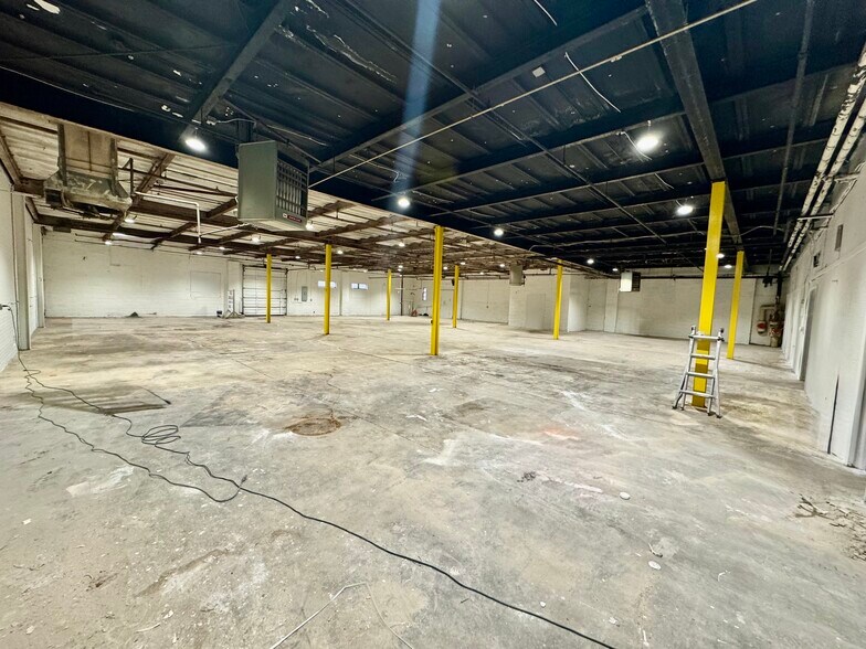 More Photos Of 1310 W Gate City Blvd, Greensboro Warehouse For Lease