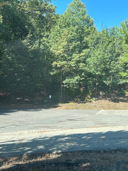 More Photos Of 104 Perimeter Rd, Nashua Industrial For Sale