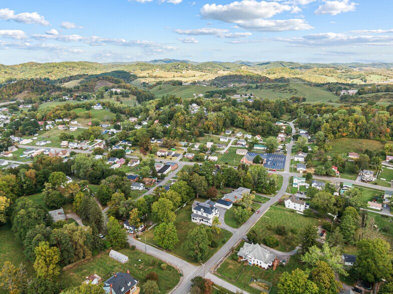 More Photos Of 639 Tower St, Tazewell Specialty For Sale