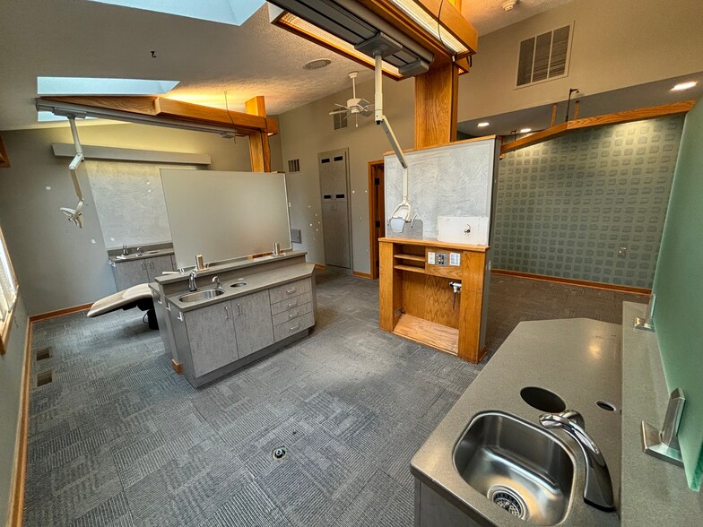 More Photos Of 2121 Abbott Rd, East Lansing Office For Sale