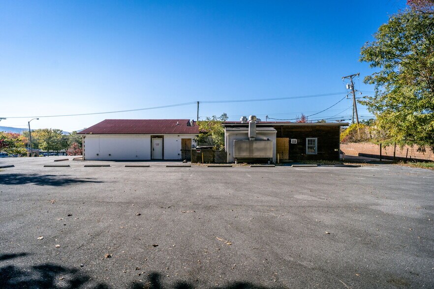 More Photos Of 2323 W Main St, Waynesboro General Retail For Sale