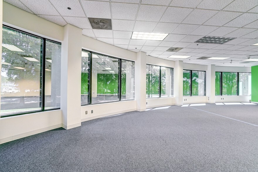 More Photos Of 901 Moorefield Park Dr, Richmond Office For Lease