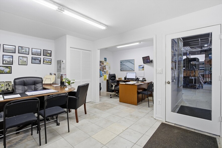 More Photos Of 22790 S Dixie Hwy, Miami Showroom For Lease