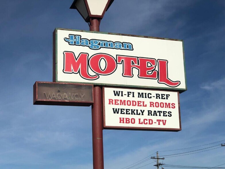 Primary Photo Of 415 E 11th St, Hugoton Hotel For Sale