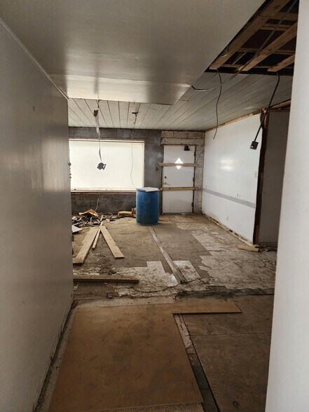 More Photos Of 205 S Cypress St, Pecos Office For Sale