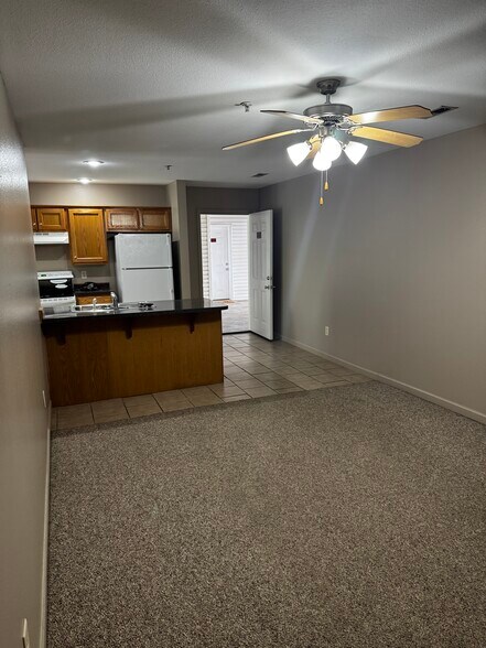 More Photos Of 1325 S Lillian Ave, Bolivar Apartments For Sale