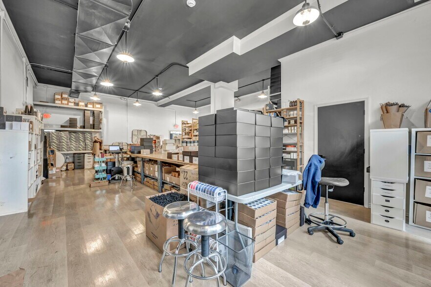 More Photos Of 3559 Bigelow Blvd, Pittsburgh Service For Sale