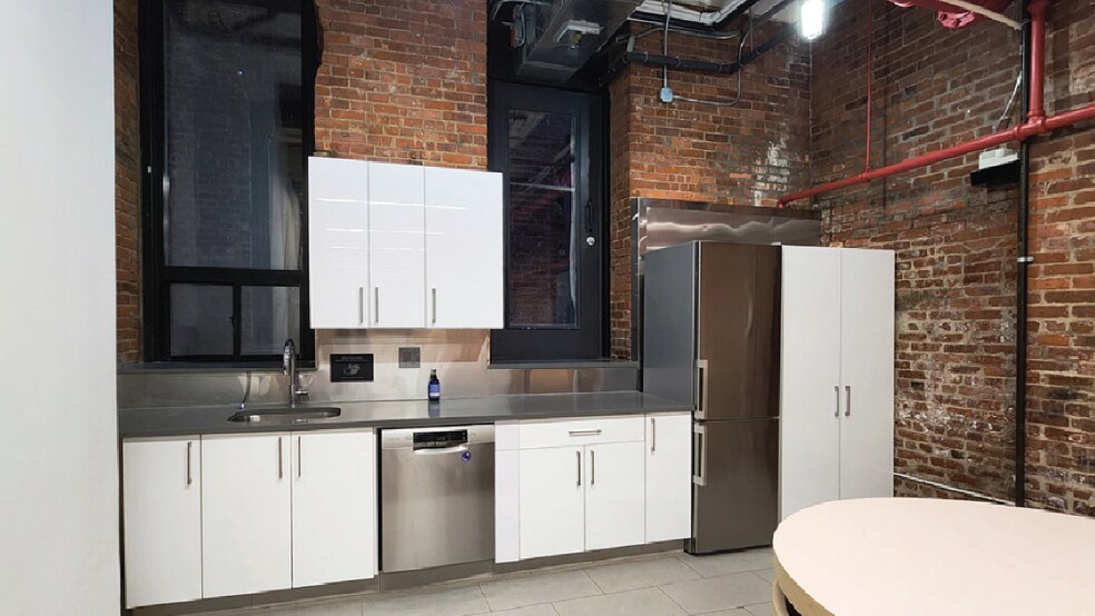 More Photos Of 31 Washington St, Brooklyn Office Residential For Lease