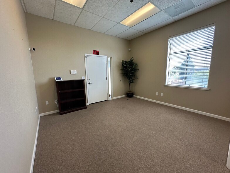 More Photos Of 77 Aspen Way, Watsonville Medical For Lease