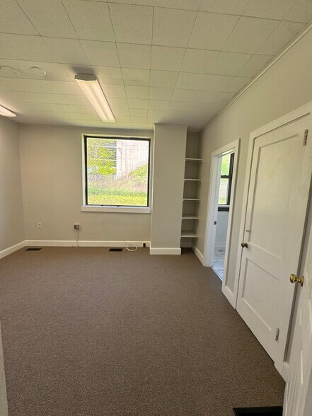 More Photos Of 671 Naugatuck Ave, Milford Warehouse For Lease