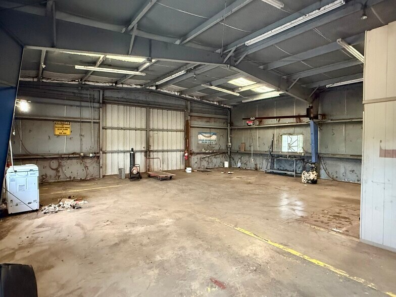 More Photos Of 520 S Gulf St, Alice Industrial For Sale