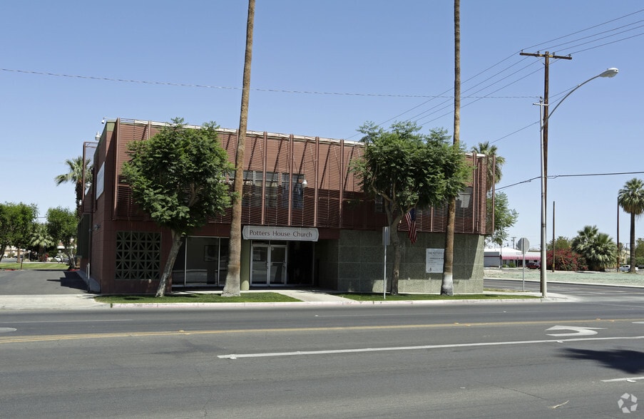 More Photos Of 45300 Oasis St, Indio Freestanding For Sale