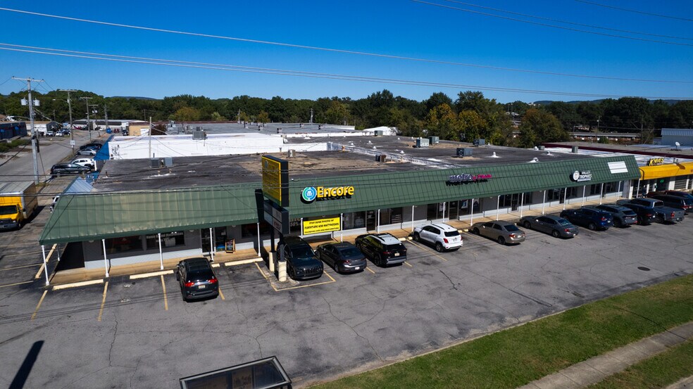 More Photos Of 3016-3020 University Dr, Huntsville Storefront Retail Office For Sale