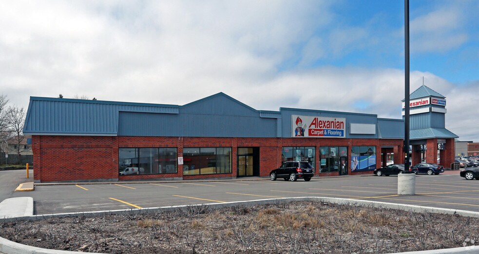 Primary Photo Of 17480 Yonge St, Newmarket General Retail For Lease