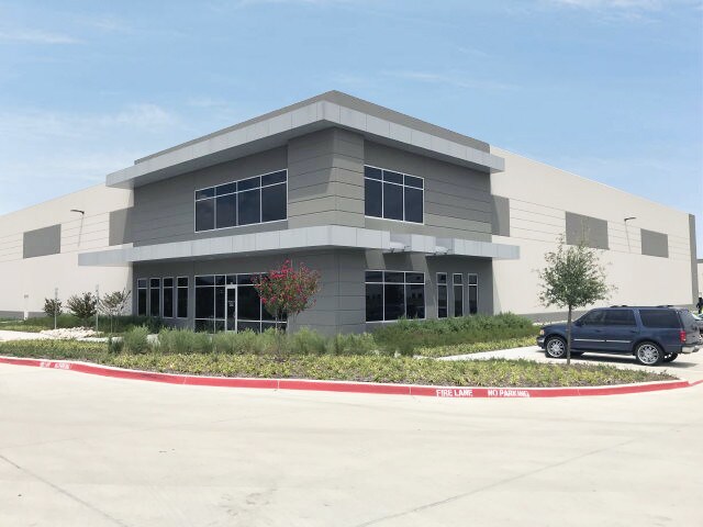 More Photos Of 3900 N Dallas Ave, Lancaster Distribution For Lease