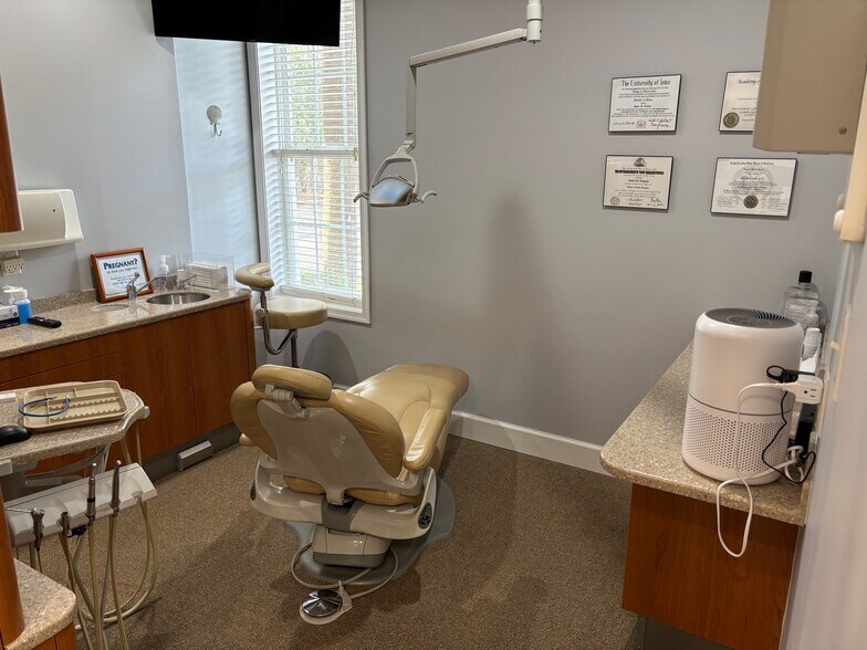 More Photos Of 10 Plantation Park Dr, Bluffton Office For Sale