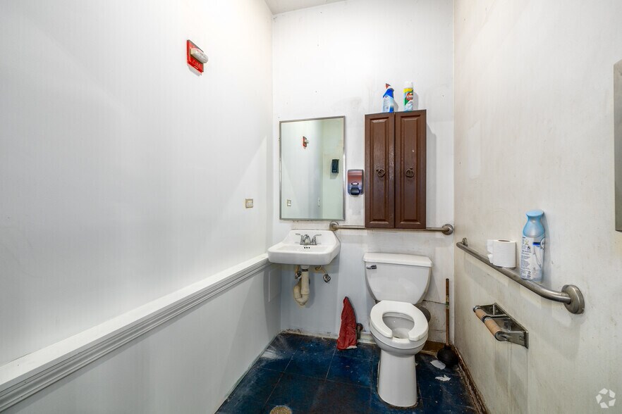 More Photos Of 524-530 W Grand Ave, Elmhurst Auto Repair For Sale
