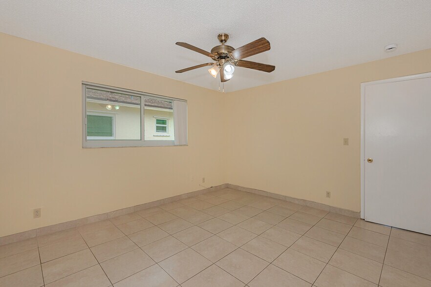 More Photos Of 4063-4065 SW 51st St, Fort Lauderdale Apartments For Sale