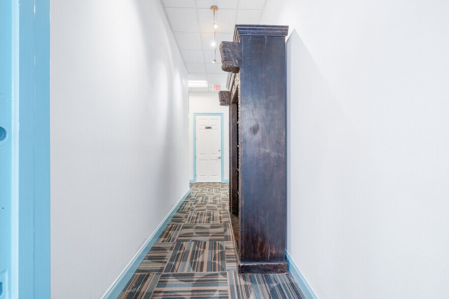 More Photos Of 503A Harbor Blvd, Destin Flex For Lease