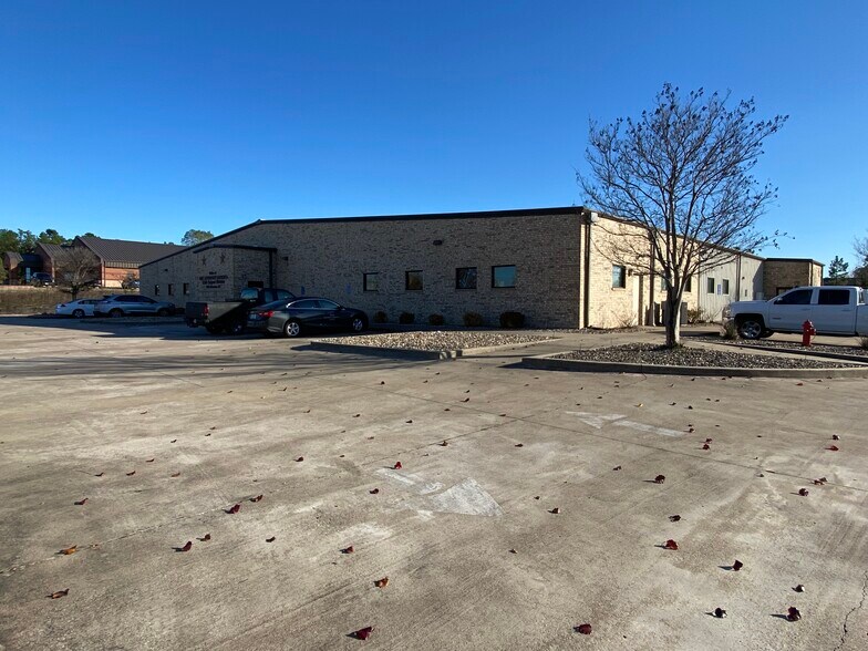 More Photos Of 3250 Robertson Rd, Tyler Office For Lease