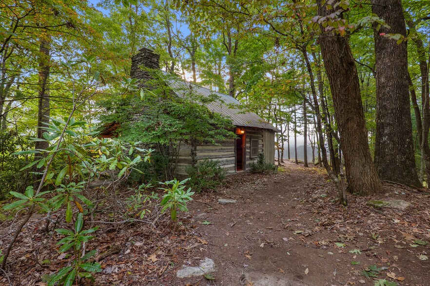 More Photos Of 243 Ridgeline Dr, Brevard Specialty For Sale