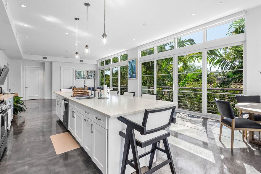 More Photos Of 226 Palm Ct, Delray Beach Medical For Sale