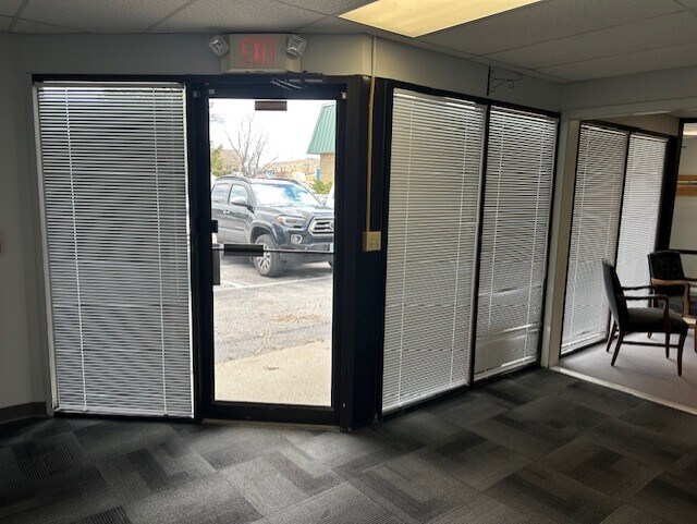 More Photos Of 7 Perimeter Rd, Manchester Light Manufacturing For Lease
