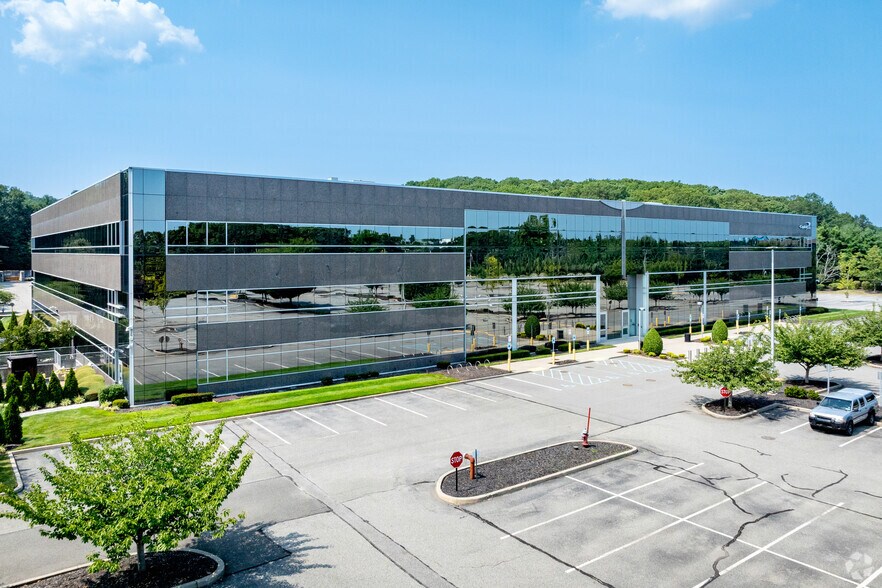 More Photos Of 1307 Walt Whitman Rd, Melville Office For Sale