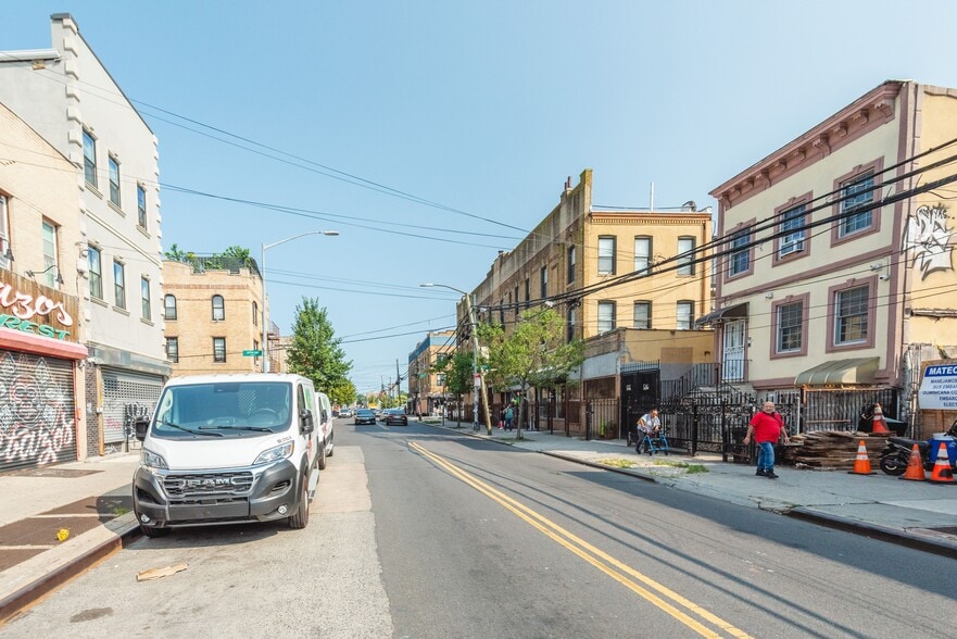 More Photos Of 868 Wyckoff Ave, Brooklyn Apartments For Lease