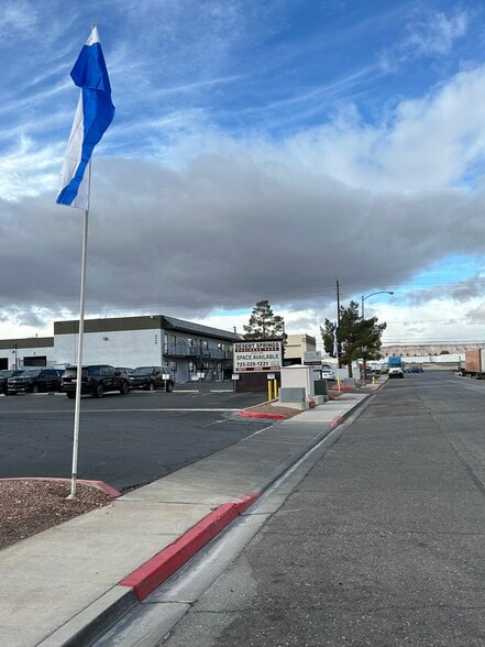 More Photos Of 3975 W Quail Ave, Las Vegas Warehouse For Lease