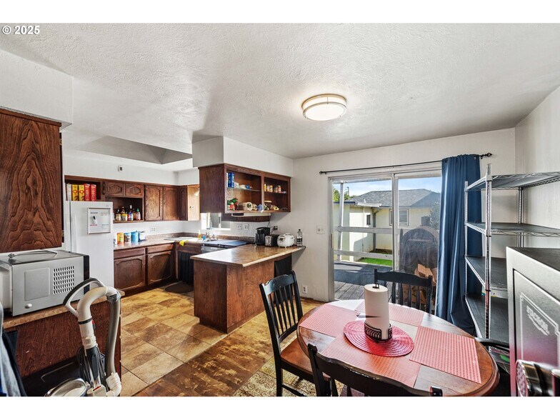 More Photos Of 2235 Broadway Ave, North Bend General Retail For Sale