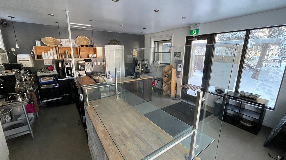 More Photos Of 858 Corydon Av, Winnipeg Freestanding For Sale