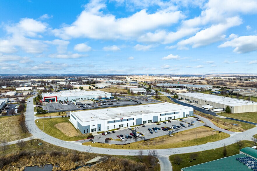 More Photos Of 23504-23540 W 86th St, Shawnee Warehouse For Lease