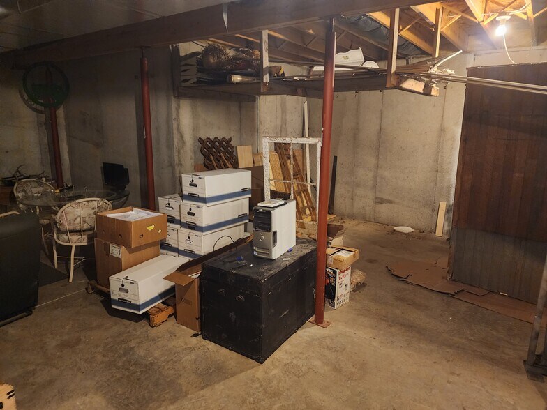 More Photos Of 1500 E Main St, Robinson Storefront For Sale