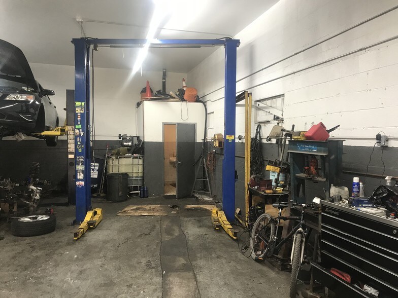 More Photos Of 3398 Third Ave, Bronx Auto Repair For Lease
