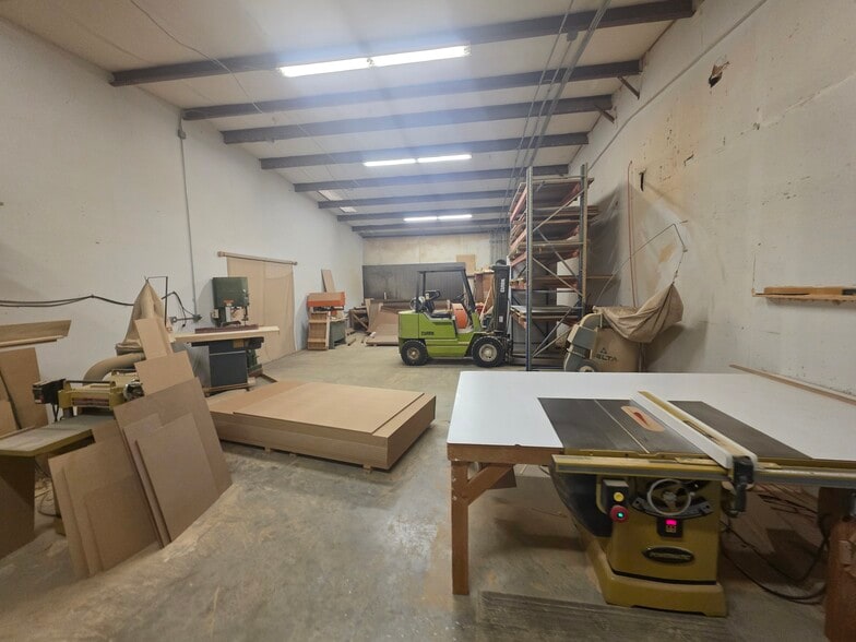 More Photos Of 6604 Windmill Way, Wilmington Industrial For Sale