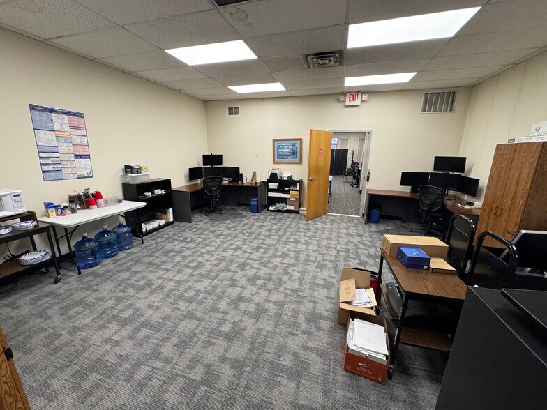 More Photos Of 1495 Madison Ave, Fort Atkinson Unknown For Lease