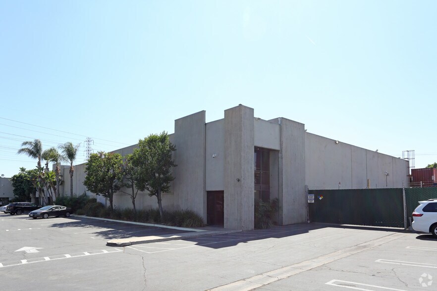 More Photos Of 1441-1445 S Sunkist St, Anaheim Manufacturing For Lease