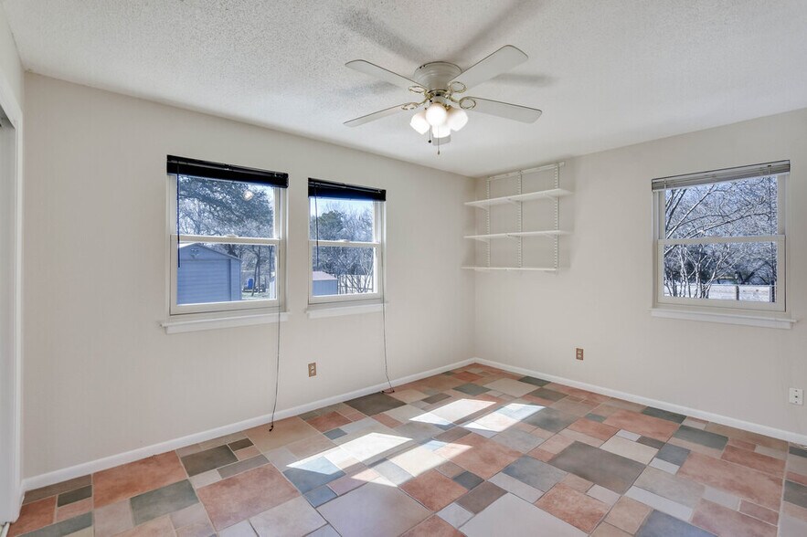 More Photos Of 16001 Awalt Dr, Austin Office For Sale