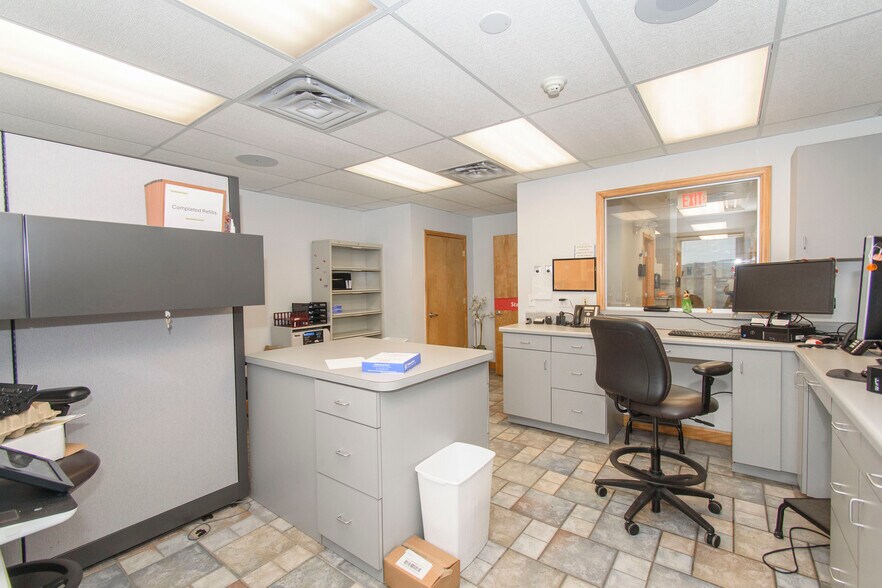 More Photos Of 1201 Elm St, Christiansburg Office For Sale