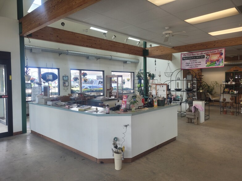 More Photos Of 2456 Millville Oxford Rd, Hamilton Garden Center For Sale