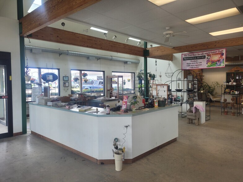 More Photos Of 2456 Millville Oxford Rd, Hamilton Garden Center For Sale