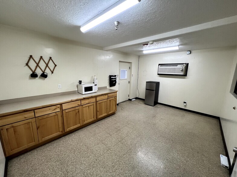 More Photos Of 1994 Highland Ave E, Twin Falls Warehouse For Lease